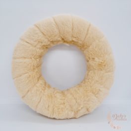 Szőrmés koszorú alap - krém - 20 cm