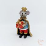 Egér figura koronával