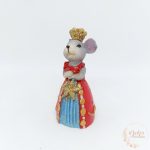Egér figura koronával