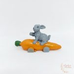 Répaautós nyuszi figura