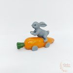 Répaautós nyuszi figura