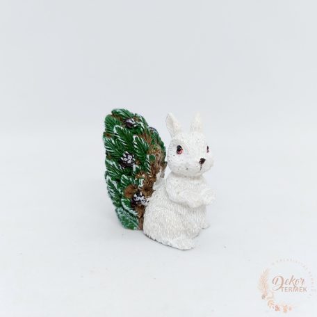 Fehér mókus havas farokkal