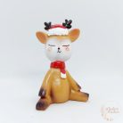 Piros sapkás ülő szarvas