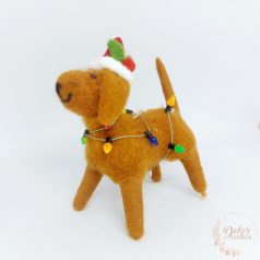 Mikulássapkás gyapjú kutya figura